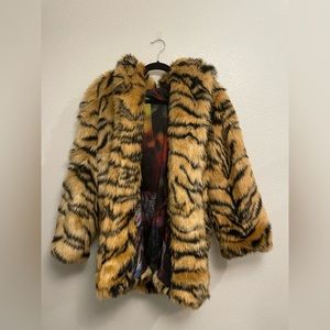 Collectors Edition Spirithoods Tiger Coat Faux Fur, OS. Pet friendly home!